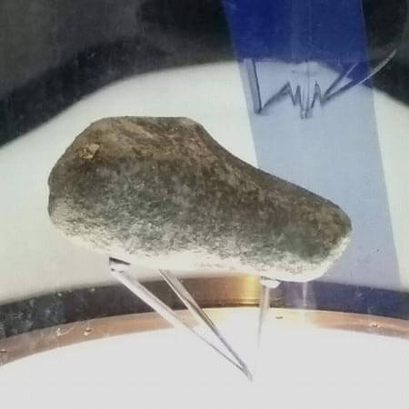 島根県の民家に落下した隕石（実物）
