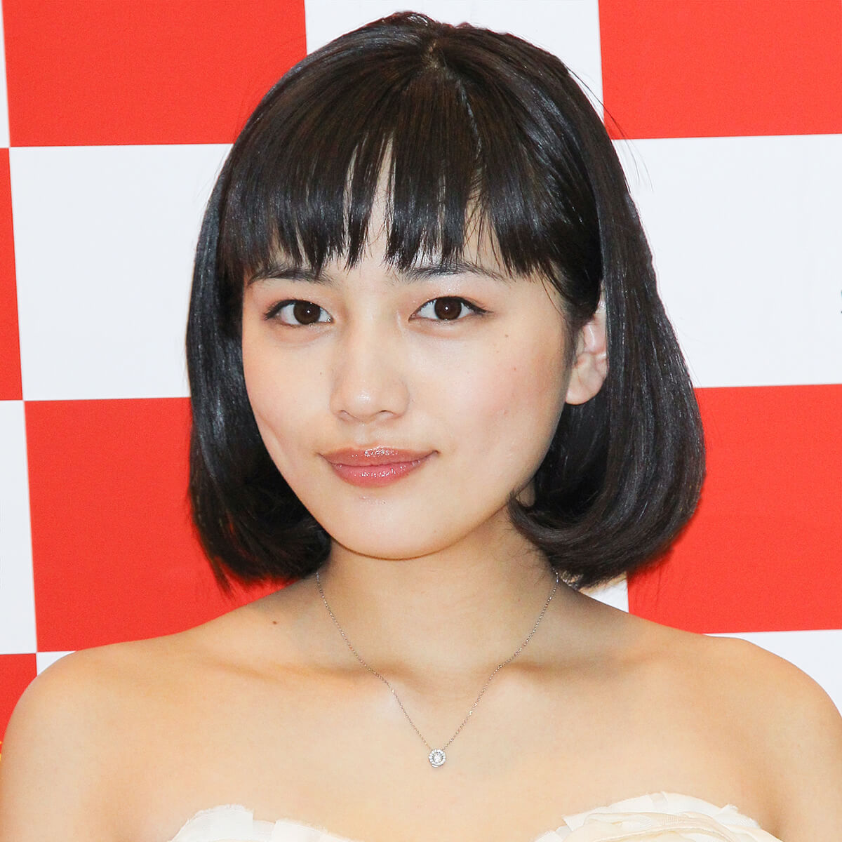 まるで囚人服 川口春奈の 私服コーデ がぶっ飛びすぎ Asagei Biz アサ芸ビズ