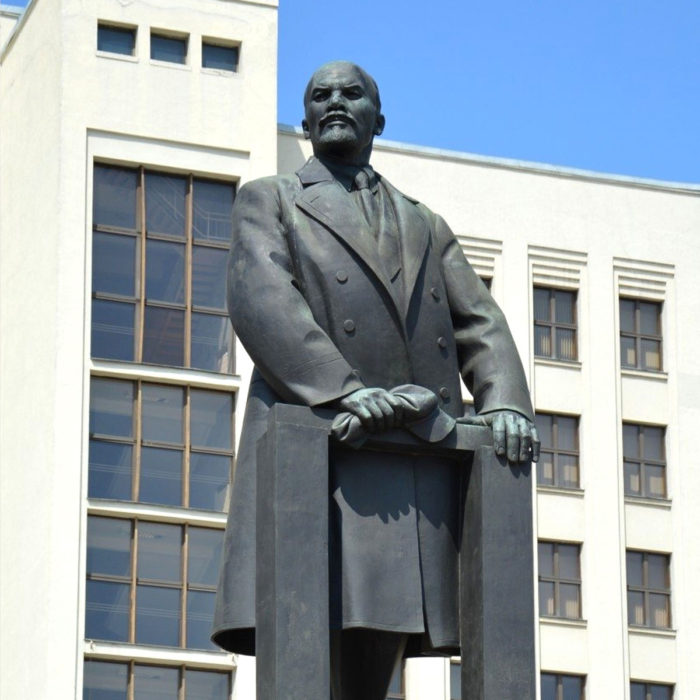ベラルーシの独裁者・ルカシェンコ大統領の像