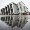 能登半島地震の保険請求額は最大900億円か、保険加入率はなぜ低い？