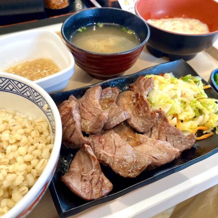 吉野家「牛たん麦とろ御膳」