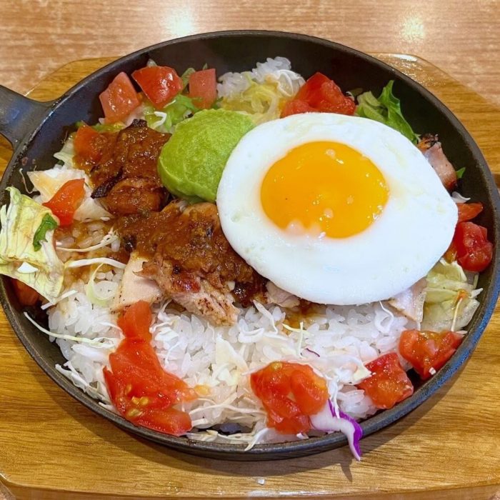 ビッグボーイ「直火焼きグリルチキンオーバーライス」